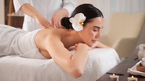 How Massage Therapy Helps in Canada’s Cold Winter Months